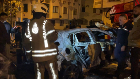 İstanbul -Eyüpsultan’da park halindeki 2 otomobil yandı