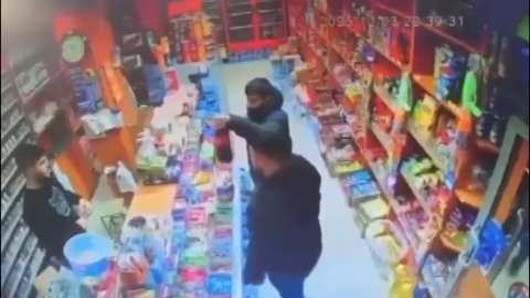 İstanbul- Bağcılar'da emlakçı, 10 bin liralık komisyon için husumetlisinin oğlunu silahla vurdu