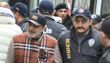 İstanbul - 'Bahis' ve 'Şike' operasyonunda gözaltına alınanlar adliyeye sevk edildi - 2 / Ek görüntüyle
