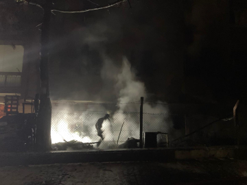 Ankara’da hurdalık alanda çıkan yangın apartmana sıçradı; 8 kişi dumandan etkilendi