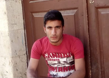 Kamyonla geri manevra yaparken kardeşini ezerek ölümüne neden oldu