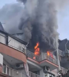 Manisa'da evde yangın; 3 kişi dumandan etkilendi, 6 kedi öldü