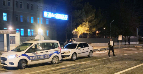 2 husumetlisini tabancayla yaraladı, jandarmaya teslim oldu