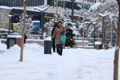 Van'da eğitime 'kar' engeli; 389 yerleşim yeri yolu kapalı