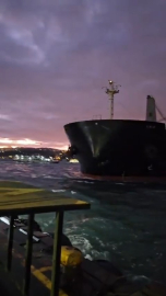 İstanbul- Beşiktaş'ta sürüklenen kuru yük gemisi son anda durdu / Ek görüntü ve röportaj