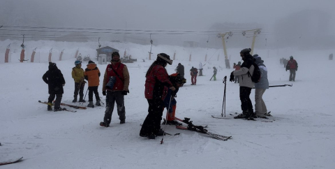 Uludağ'da yılbaşına saatler kala pistler, kayakseverlerle doldu