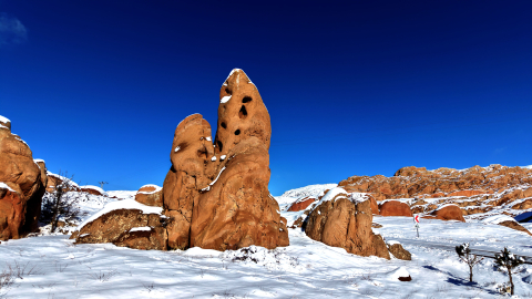 Eğribucak Kayalıkları'nda kış manzarası; Mars'a kar yağmış gibi