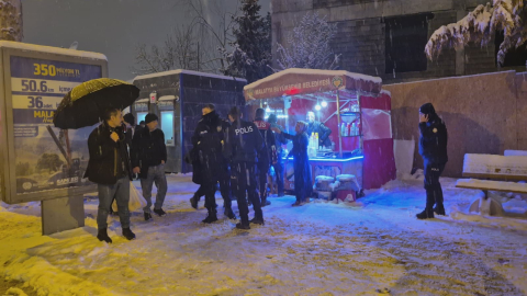 Malatya'da haşlanmış mısır tezgahı önünde bıçaklı kavga; 1 ölü 1 yaralı