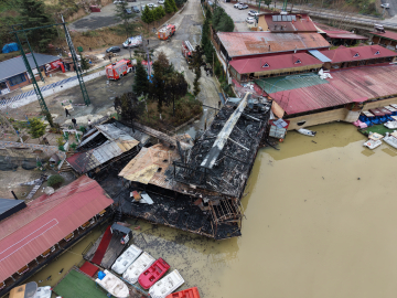 Sera Gölü kıyısındaki turistik tesis yandı / Ek fotoğraflar