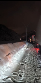 Bitlis’te seyir halindeki yakıt tankeri üzerine çığ düştü; sürücü sağ kurtarıldı (3)