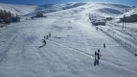Elmadağ'da kızaklı kayak keyfi