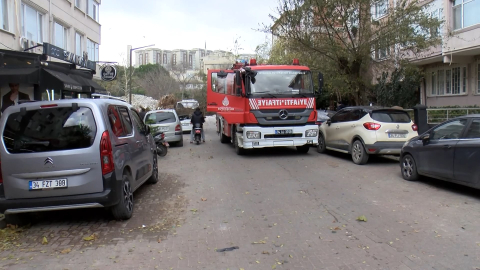 İstanbul - İstanbul'da lodos; ağaç 4 aracın üzerine devrildi: 1 saniye ile kurtuldum