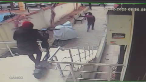 İstanbul- Beylikdüzü'nde elektrikli bisiklet ve skuter hırsızlığı kamerada