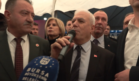 Bursa Büyükşehir Belediye Başkanı Bozbey’e saldırı girişimi; o anlar kamerada (2)