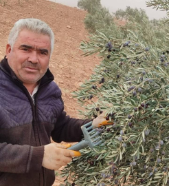 Oturduğu binada asansör boşluğuna düşüp öldü