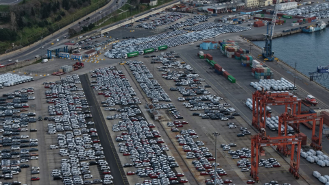 İstanbul - Haydarpaşa Limanı'ndaki sıfır ithal otomobil yoğunluğu havadan görüntülendi