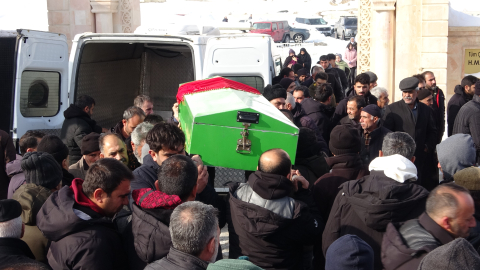 Çatıdan üzerine kar kütlesi düşen Ayşe, hayatını kaybetti (2)