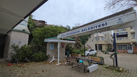 Bursa’da fırtına ve kuvvetli yağış; çatılar uçtu, deniz taştı (4)