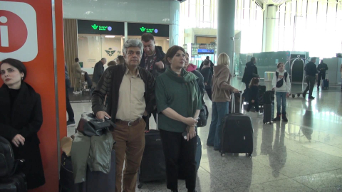 İstanbul - İstanbul Havalimanı'nda İran'a gitmek için bekliyorlar: Yakınlarımıza ulaşamıyoruz