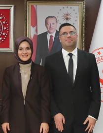 Kendisi gibi engellilerin bakanlıktaki danışmanı