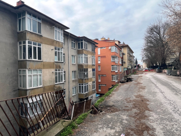 İstinat duvarı çöktü, 2 bloklu bina tahliye edildi