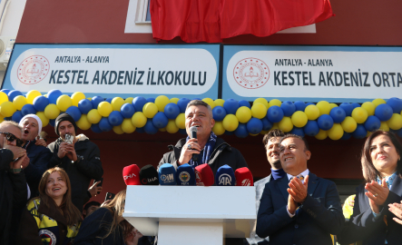 Sadettin Saran, 'Her Deplasman Bir Okul' projesiyle Alanya’da kütüphane açtı