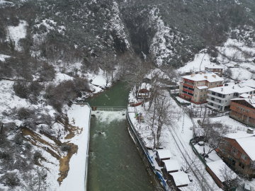 Ulukaya Kanyonu ve Şelalesi'nde kar manzarası