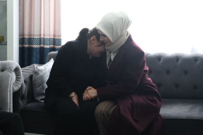 İstanbul - Bakan Göktaş'tan Güngören'de öldürülen Atlas'ın ailesine taziye ziyareti