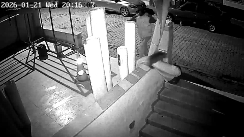 İstanbul- Avcılar'da halı hırsızlığı kamerada