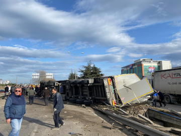 Samsun'da 4 aracın karıştığı kaza; 1 ölü, 3 yaralı