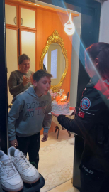 Motorize polis ekibinden merhum silah arkadaşlarının çocuğuna sürpriz kutlama