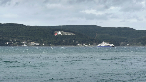 Çanakkale Boğazı fırtına nedeniyle çift yönlü trafiğe kapatıldı
