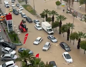 Adana’da sağanak hayatı olumsuz etkiledi (4)