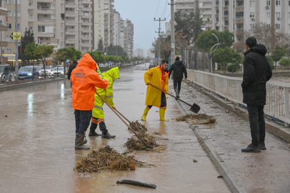 Mersin'de kuvvetli yağış sonrası temizlik çalışması