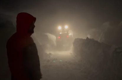 Tipide araçlarında mahsur kalanları ekipler kurtardı