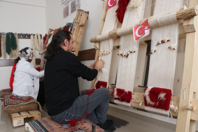 Kayseri’de 2 öğretmen, halı dokuma geleneğini yaşatmak için okulda atölye kurdu / Ek fotoğraflar