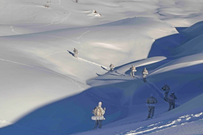 2'nci Ordu birliklerinden karlı arazide hudut emniyeti çalışması