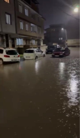 Bursa'da sağanak hayatı olumsuz etkiledi; bazı alt geçitler suyla doldu