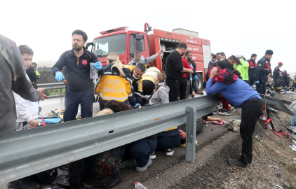 Antalya'da yolcu otobüsü devrildi; 8 ölü, 26 yaralı / Ek fotoğraflar