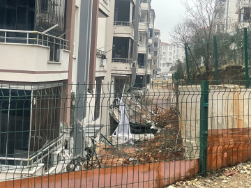 Gaziantep’te istinat duvarı çöktü; 4 daire ve 3 araç hasar gördü