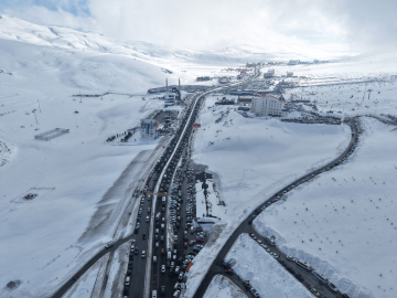 Erciyes Kayak Merkezi’nde sömestirin son gününde trafik yoğunluğu