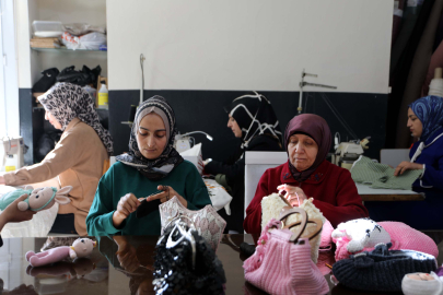 Depremzedelere yardım için bir araya gelen kadınlar kooperatif kurdu