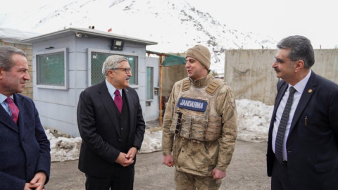 AK Parti’li Yayman’dan Mehmetçiğe moral ziyareti