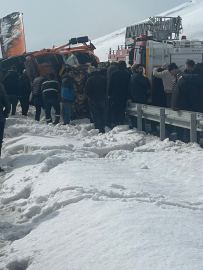 Tendürek Geçidi'nde kar küreme aracı devrildi: 2 ölü