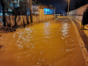 İzmir’de sağanak sırasında kamyonetle alt geçitte mahsur kalan sürücü öldü