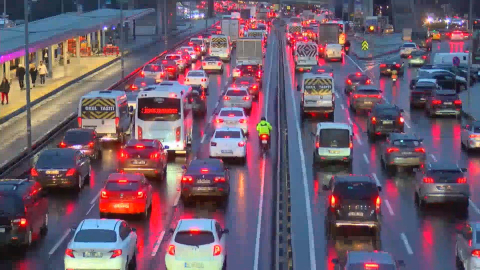İstanbul - İstanbul'da trafik yoğunluğu yüzde 90'a ulaştı