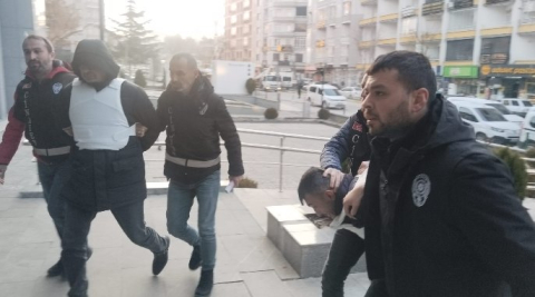 Komşusunu öldürüp 6 parçaya ayıran şüpheli adliyede
