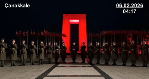 Mehmetçikten, 6 Şubat depremlerinde hayatını kaybedenler için saygı duruşu