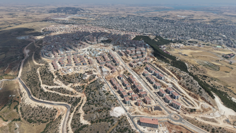 Depremzedeler, yeni yuvalarının ödeme planını sevinçle karşıladı / Ek fotoğraflar