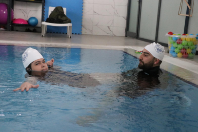 Hidrosefali hastası Zeynep, hidroterapi ile güç depoluyor/Ek fotoğraflar